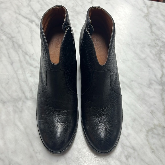 Frye Black Leather Nora Zip Short Ankle Bootie Size 9 - Picture 9 of 12